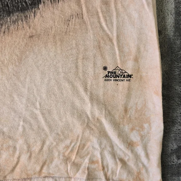 The Mountain Pug Face Dog T Shirt Size Medium Tan 2011 - Picture 3 of 6